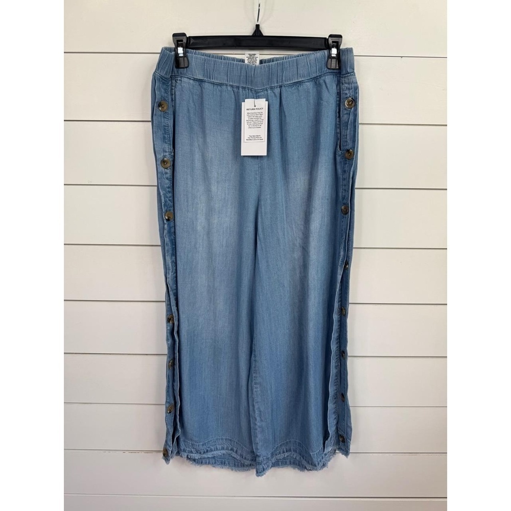 For The Republic Chambray Size M Wide Leg Side Button Frayed Hem Cropped Ankle